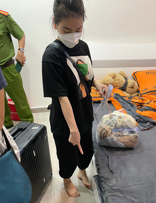 Được biết, trang Facebook cá nhân của Lã Thị Ngọc có tên A.A với hơn 22.000 lượt người theo dõi. Trong đó, Ngọc thường đăng tải các hình ảnh khoe cuộc sống sang chảnh, sành điệu.