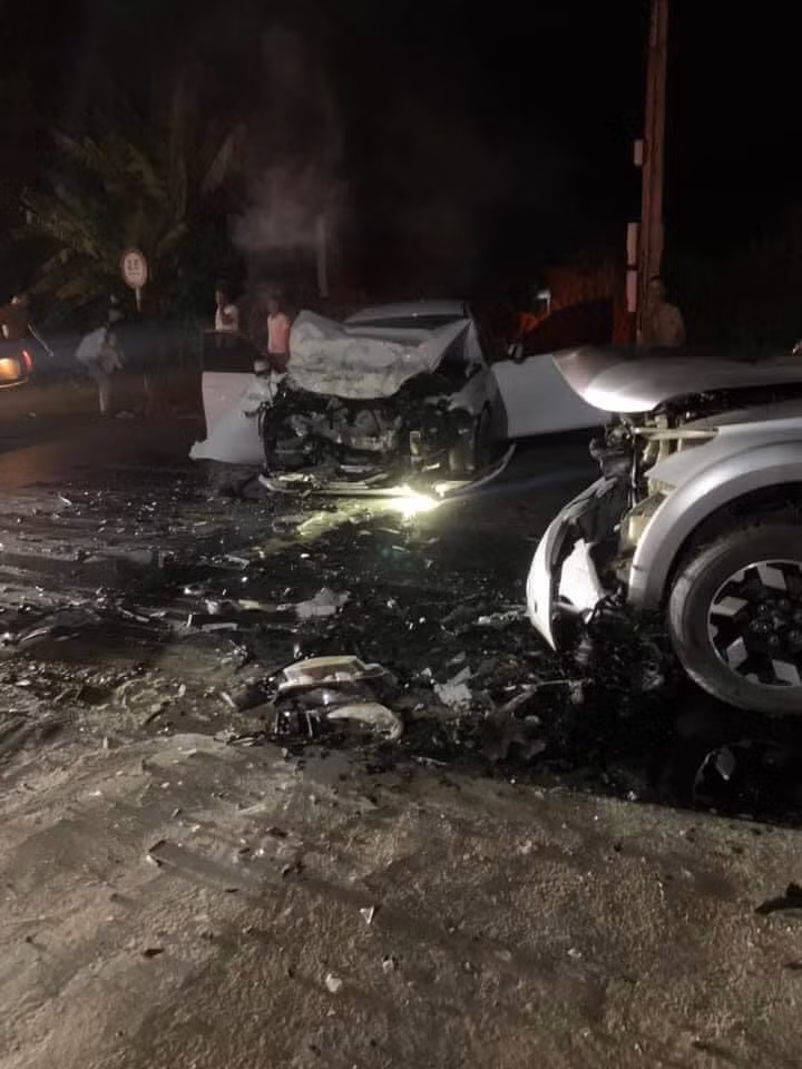 Hậu quả khiến 2 người tử vong, 1 người bị thương nhẹ, 2 phương tiện biến dạng và hư hỏng nặng.