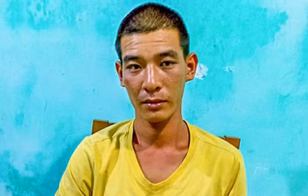  Ném đá vào cảnh sát rồi cố thủ trong nhà: Sau khi sử dụng ma túy đá, Châu Ngọc Sang (27 tuổi, ở xã Tam Mỹ Đông, Núi Thành, Quảng Nam) đập phá ô tô của người dân, nhặt đá ném về phía Công an rồi cố thủ trong nhà. Ngày 25/8, Công an huyện Núi Thành cho biết, đang tạm giữ Sang để điều tra.