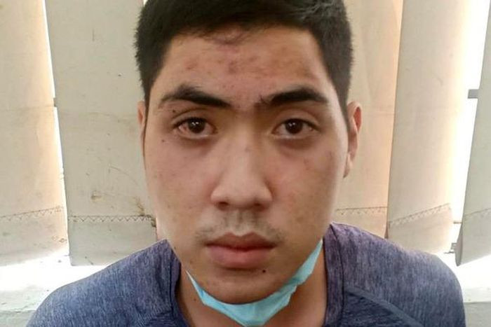  Trộm điện thoại của 2 bạn cùng phòng trọ: Lợi dụng sơ hở của mọi người, Phạm Văn Hiếu (SN 1998, ở Nam Định) đã lấy trộm chiếc điện thoại của anh T. và anh Th. ở cùng phòng trọ với Hiếu tại quận Cầu Giấy, Hà Nội rồi bỏ đi. Hiếu đem bán 2 chiếc điện thoại được gần 20 triệu đồng. Ngày 25/8, Hiếu bị Công an quận Cầu Giấy tạm giữ. 