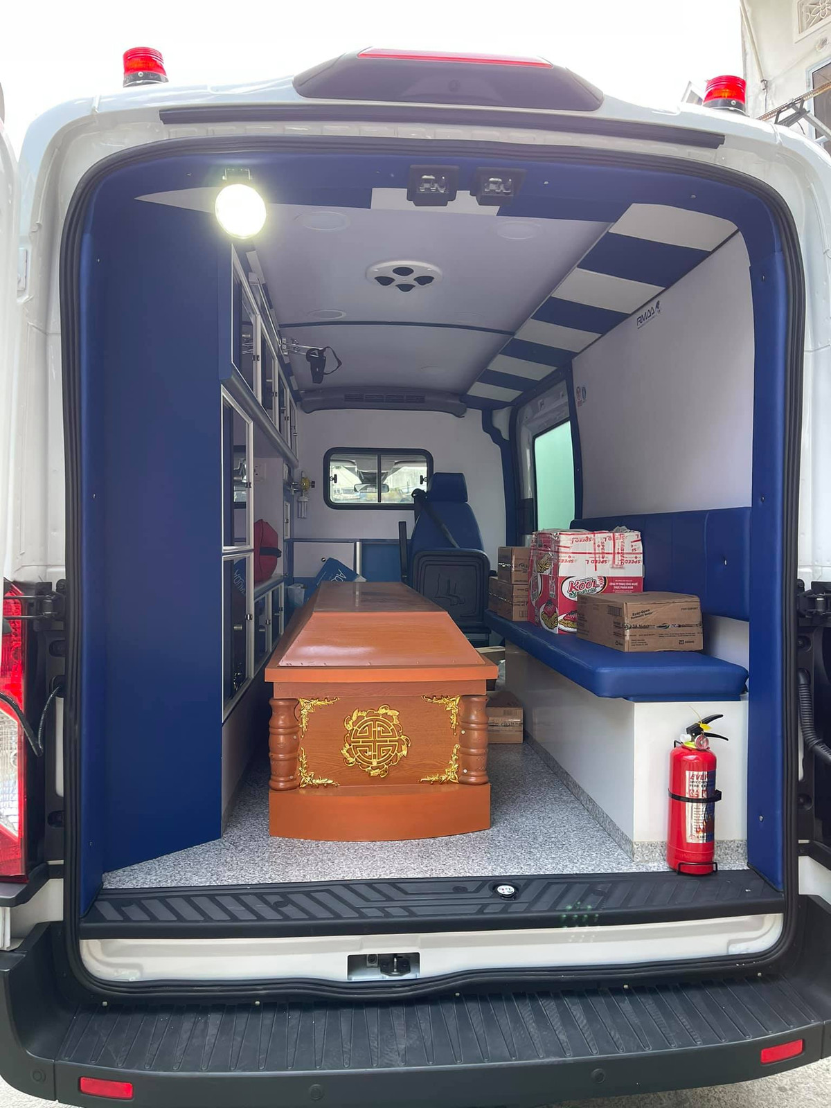 Mới đây, ông Đoàn Ngọc Hải chia sẻ trên Facebook cá nhân của mình là sẽ tặng quan tài miễn phí cho người tử vong trong dịch COVID-19 đang diễn biến phức tạp ở TP HCM. Ngày 9/8, ông Hải thông báo lần đầu tiên chở quan tài, và thấy rõ sự khó khăn, vất vả của người dân nên sẽ tìm nguồn cung ứng quan tài và chuyển tới các nhóm làm làm thiện nguyện. Đồng thời, ông cũng miễn phí quan tài cho những trường hợp nhiễm COVID-19 tử vong, nếu họ không đủ điều kiện mua. 