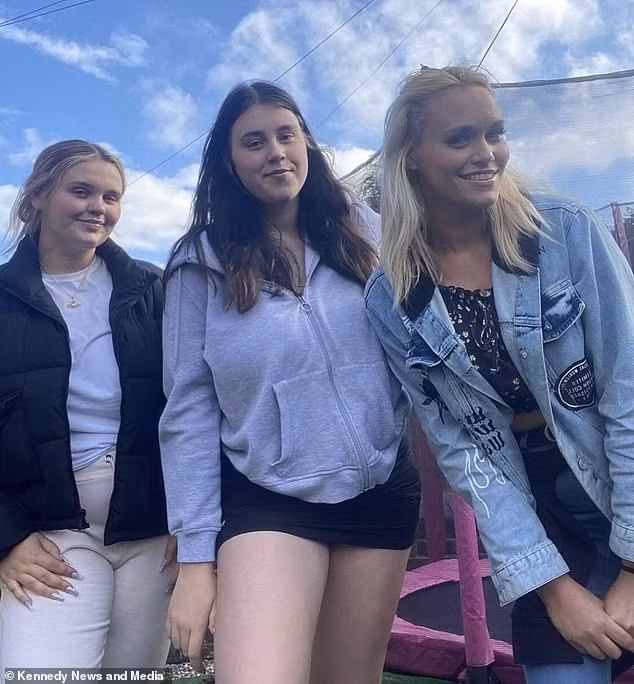 Co con o tuoi 17, ba me U40 van tre trung khong ngo-Hinh-6