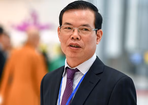 Ông Triệu Tài Vinh sinh năm 1968, quê ở Hà Giang. Chức vụ trước đó: Ủy viên Trung ương Đảng khóa XII; Bí thư Tỉnh ủy Hà Giang. 