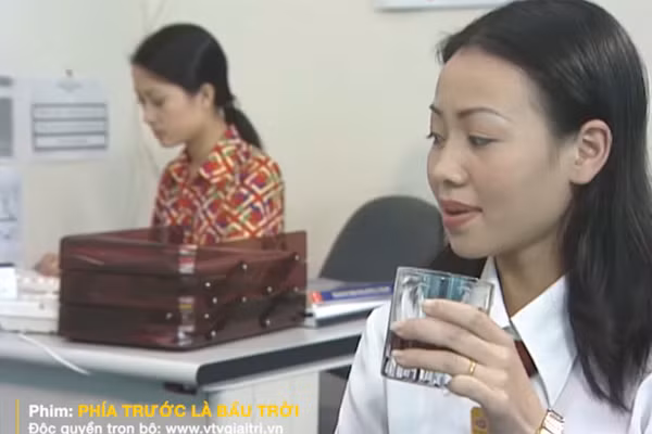 Tình địch đáng ghét của Hoài 'Thát-chơ' (Lệ Hằng) phim 'Xin hãy tin em' - Hình 2 Tinh dich dang ghet cua Hoai 'That-cho' (Le Hang) phim 'Xin hay tin em'-Hinh-2