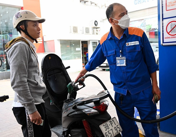 Gia xang dau hom nay 21/4: Trong nuoc co the giam cung the gioi