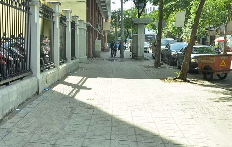 "Chúng tôi mong sau cảnh thông thoáng này sẽ tồn tại mãi, chứ đừng làm theo kiểu có lệnh thì dẹp, sau đó đâu lại vào đấy", ông Tô Hà, một người dân ở quận 1 bày tỏ.