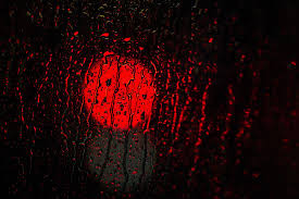 Tương tự, những "cơn mưa máu" bí ẩn từng trút xuống khu vực xung quanh sa mạc Sahara.