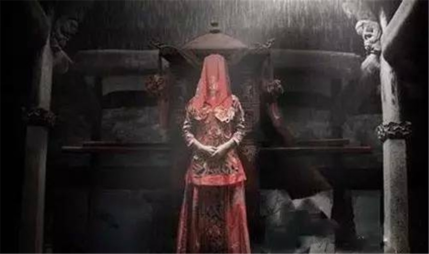 Tư Mã Hoán là con trai thứ 5 của Tấn Nguyên Đế Tư Mã Duệ - hoàng đế đầu tiên của nhà Đông Tấn. Khi 2 tuổi, Tư Mã Hoán mắc bệnh nặng rồi qua đời. Bé trai thứ 2 được chôn cất cùng với Tư Mã Hoán là cháu trai 1 tuổi của Tấn Nguyên Đế.