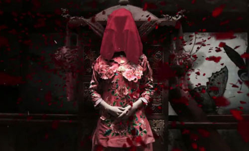 Trong khi đó, thi hài bé gái mặc trang phục tân nương màu đỏ được các chuyên gia xác định qua đời khi 5 tuổi. Tuy nhiên, các nhà nghiên cứu chưa thể giải mã danh tính của bé gái này cũng như mối quan hệ với 2 bộ hài cốt nam giới trên.