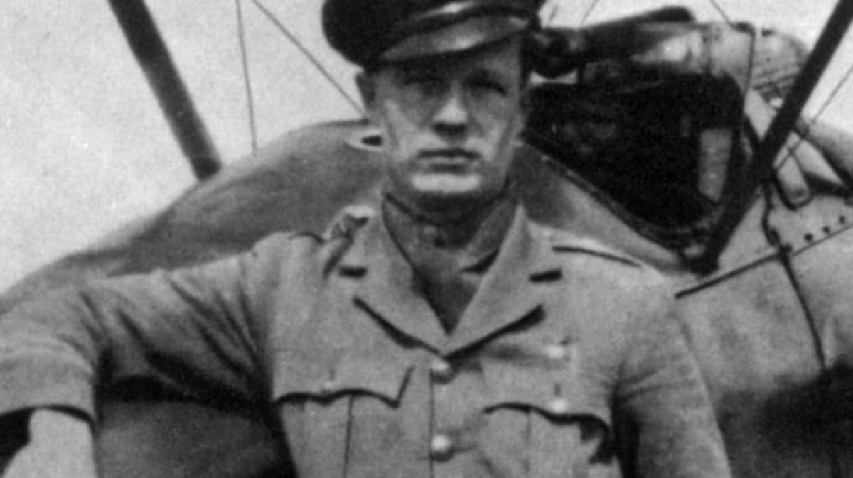 Vào tháng 9/1915, phi công Richthofen lái máy bay Albatros có trang bị súng máy thực hiện nhiệm vụ. Trong lần này, ông bắn hạ một máy bay Pháp. Tuy nhiên, chiến công này của ông không được công nhận vì máy bay Pháp rơi ở phía sau phòng tuyến đối phương.