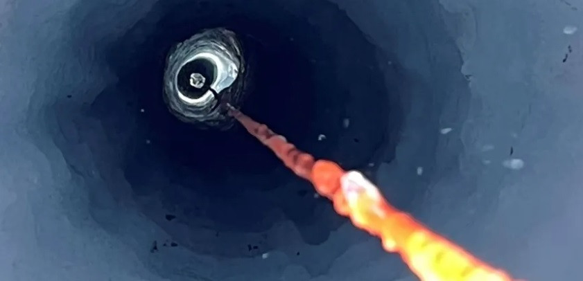 Nhóm các nhà khoa học đa ngành do nhà vật lý biển Craig Stevens thuộc Viện Quốc gia về Nước và Khí quyển (NIWA) dẫn đầu đã phát hiện ra một hệ sinh thái ở độ sâu 500m bên dưới lớp băng ở Nam Cực.