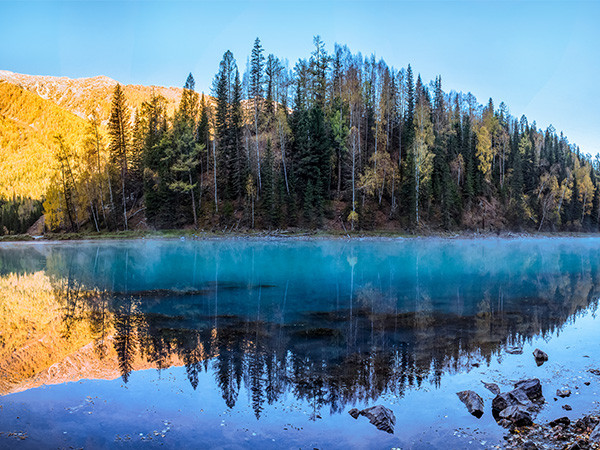 Trong những thập kỷ qua, một số nhân chứng báo cáo đã nhìn thấy sinh vật bí ẩn tại hồ Kanas khi nó trồi một phần cơ thể lên mặt nước.