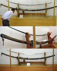 Thêm nữa, việc rèn trường kiếm Norimitsu Odachi không phải là điều dễ dàng. Nghệ nhân rèn kiếm đòi hỏi phải là người có thâm niên trong nghề.