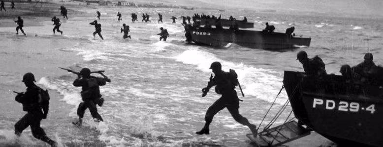 Với sự chuẩn bị đầy đủ và chu đáo, chiến dịch "Overlord" gặt hái được thành công lớn. Theo đó, quân Đồng minh đẩy lùi quân phát xít Đức ra khỏi bờ biển Pháp, tạo ra vị trí tập kết lực lượng và bàn đạp để tiếp đà chiến thắng tiêu diệt quân địch ở Tây Âu. Sau đó, quân Đồng minh phối hợp chiến đấu truy đuổi quân phát xít trên lãnh thổ Đức.