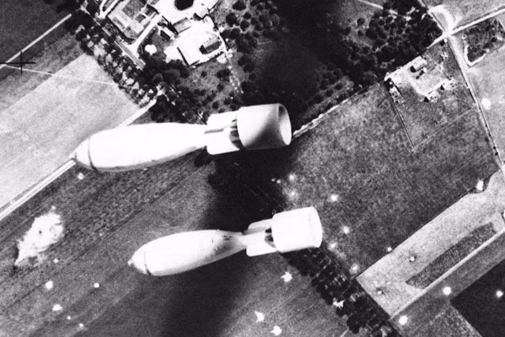 Kế hoạch xâm lược nước Anh được quan chức Đức quốc xã vạch ra vào tháng 11/1939 và trình lên Hitler vào tháng 5/1940.