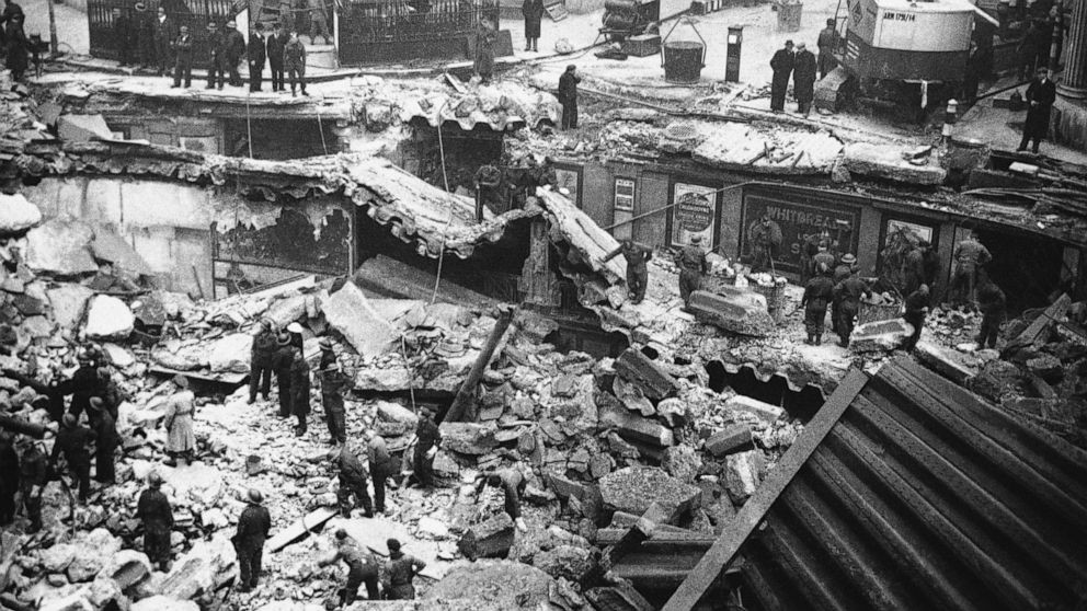 Vì không muốn tổn thất nặng nề hơn ở Anh nên phát xít Đức quyết định chuyển hướng sang tấn công các nước khác. Theo đó, Chiến dịch Diều hâu của Đức bị trì hoãn trước khi bị hủy bỏ.