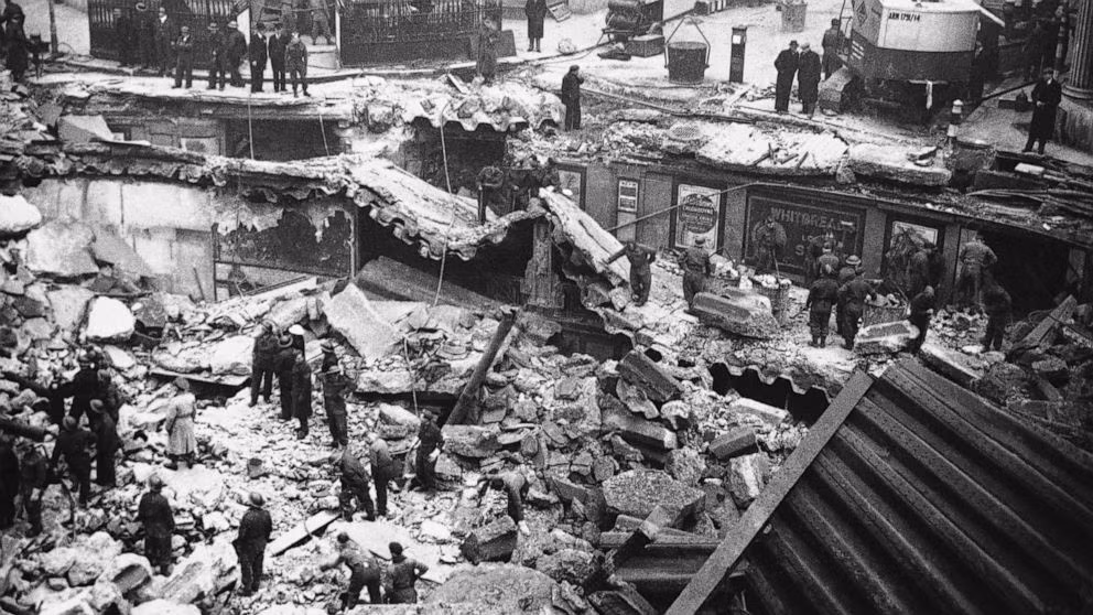 Vì không muốn tổn thất nặng nề hơn ở Anh nên phát xít Đức quyết định chuyển hướng sang tấn công các nước khác. Theo đó, Chiến dịch Diều hâu của Đức bị trì hoãn trước khi bị hủy bỏ.