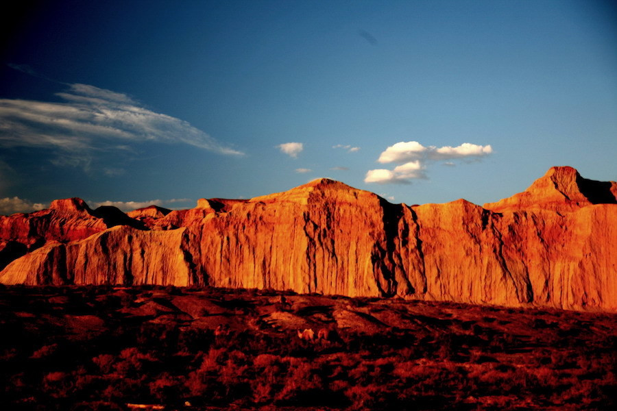 Trong số này, một số phiến đá trông giống hình quỷ dữ đang nhe răng rùng rợn. Chính điều này khiến Moguicheng càng bí ẩn hơn.