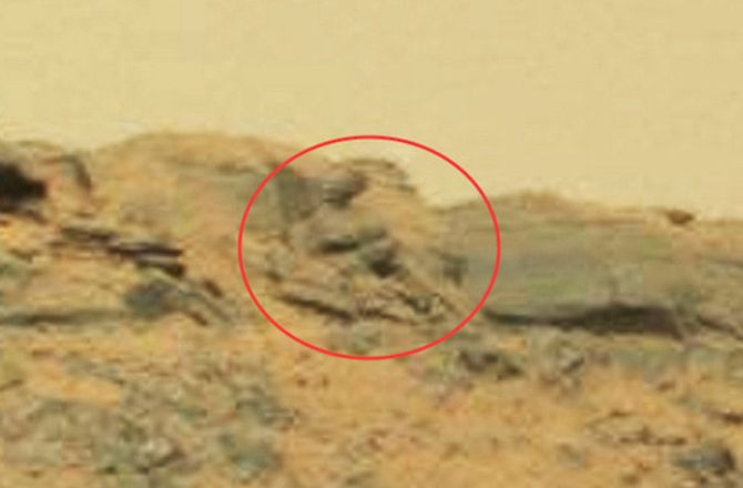 “Chỉ riêng bức ảnh này cũng đủ để thuyết phục Liên Hợp Quốc rằng sự sống thông minh đã từng tồn tại trên sao Hỏa. Tuy nhiên NASA không muốn bất cứ ai biết sự thật này bởi vì họ sẽ bị yêu cầu chia sẻ thông tin và công nghệ mà họ đã phát hiện”, thành viên của trang UFO Sightings Daily - Scott Waring chia sẻ quan điểm cá nhân.