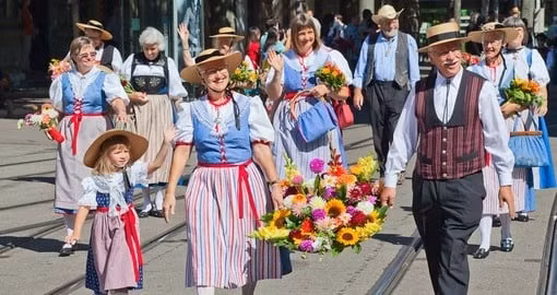 4 ngôn ngữ chính thức được sử dụng ở Thụy Sĩ gồm: Pháp, Italy, Đức và Romansh. Trong đó, tiếng Đức được sử dụng nhiều nhất.