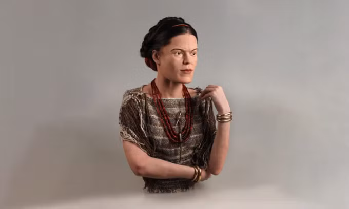 Các nhà nghiên cứu mới tiến hành phục dựng gương mặt của một phụ nữ giàu có sống ở Trung Âu thời Đồ đồng. Theo kết quả phục dựng, người phụ nữ này có mắt và tóc màu nâu, da trắng. Các đường nét trên gương mặt khá hài hòa. Bà được xem là mỹ nhân thời đó.