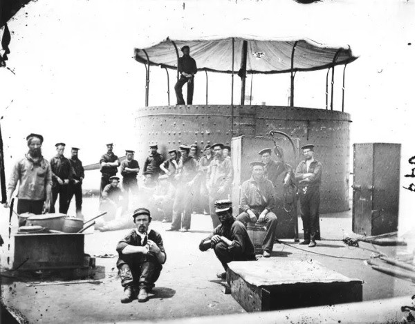 Tàu chiến USS Monitor bị chìm ở ngoài khơi bờ biển Bắc Carolina vào 160 năm trước. Thảm kịch này khiến 16 người thiệt mạng.