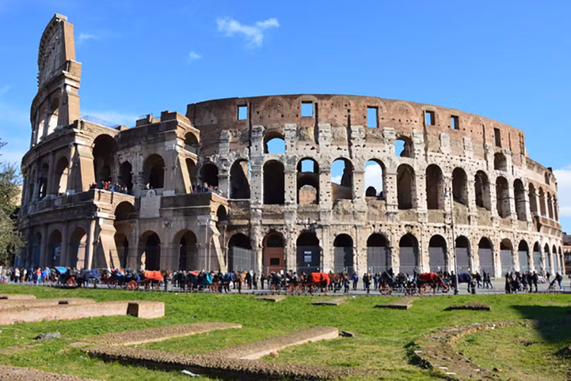 Để gắn chặt tất cả số đá lớn vào nhau, người xưa dùng các mối nối bằng sắt. Chúng nặng tổng cộng 300 tấn.