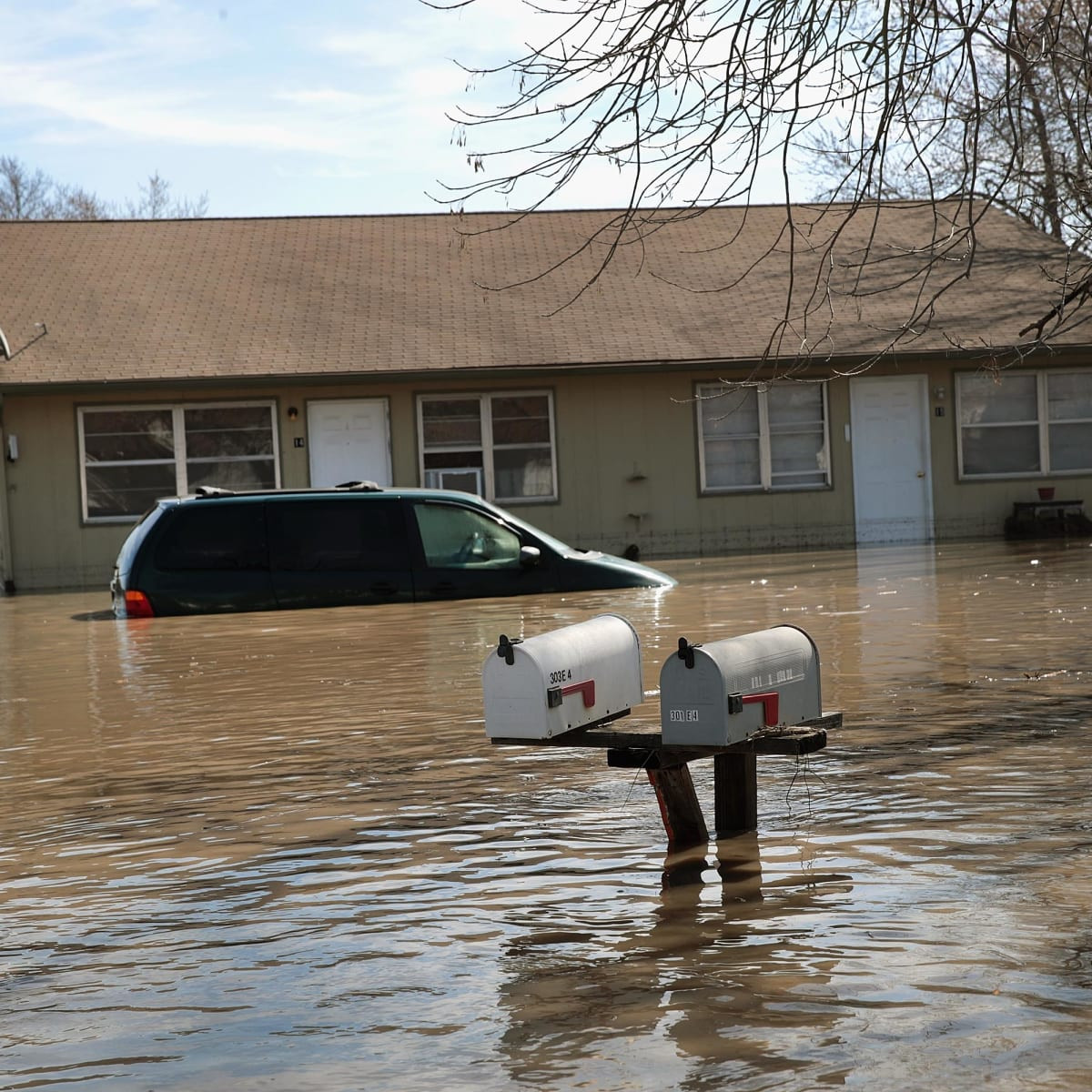 Khi ấy, người dân sinh sống ở các khu vực gần biển sẽ gặp những khó khăn trong cuộc sống. Trong số này có việc nhiều thành phố, làng mạc bị đại dương "nuốt chửng".