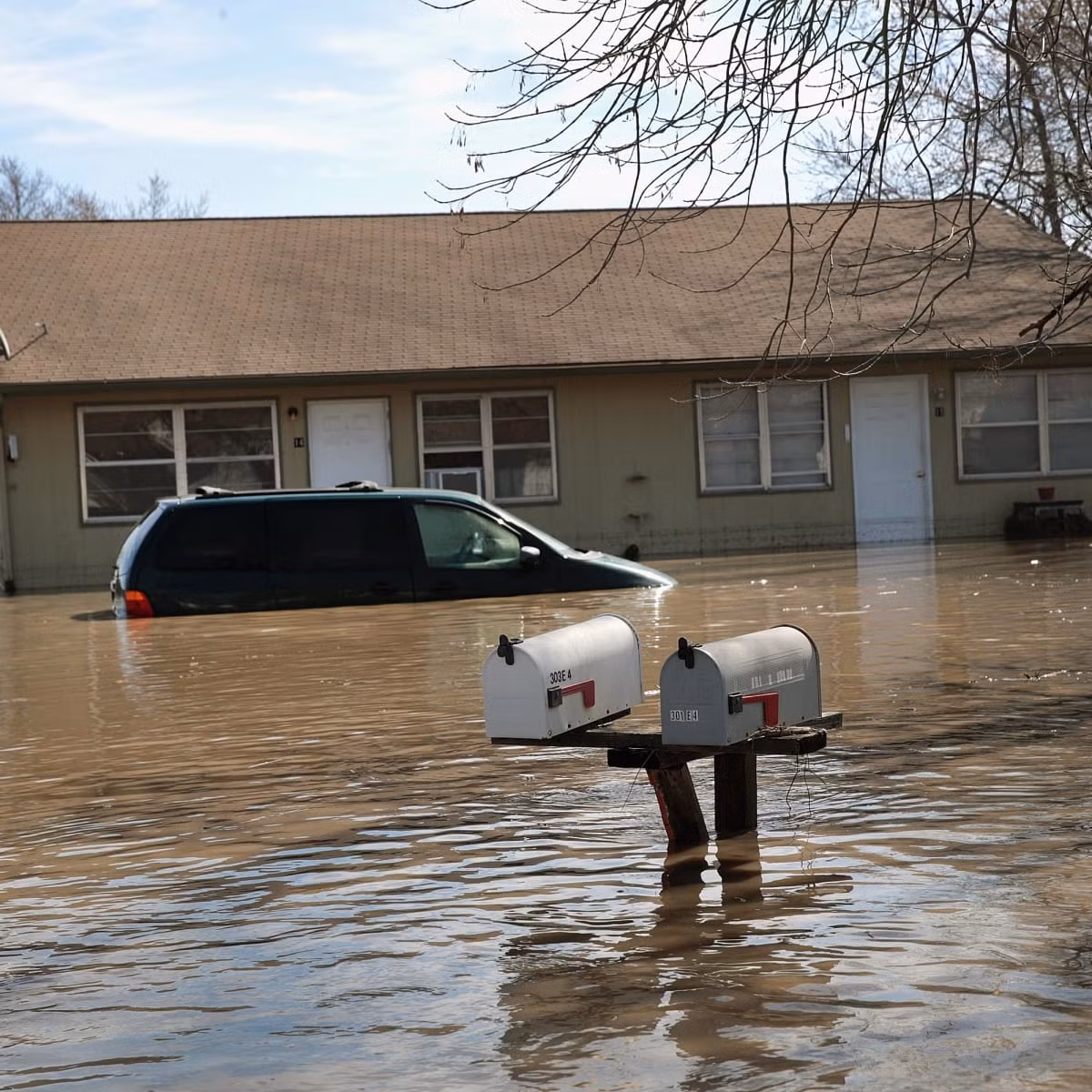 Khi ấy, người dân sinh sống ở các khu vực gần biển sẽ gặp những khó khăn trong cuộc sống. Trong số này có việc nhiều thành phố, làng mạc bị đại dương "nuốt chửng".