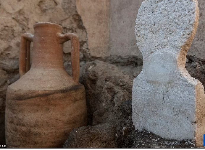 Hỏa táng là phương pháp chôn cất phổ biến nhất với người Pompeii thời La Mã. Tuy nhiên, đến nay, các chuyên gia chưa thể giải mã lý do vì sao Marcus Venerius Secundio không được hỏa táng như mọi người.