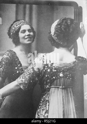 Cuối cùng, bà bị kết án 20 năm tù lao động khổ sai. Nữ ca sĩ danh tiếng một thời qua đời trong nhà tù ở thành phố Rennes của Pháp năm 1940.