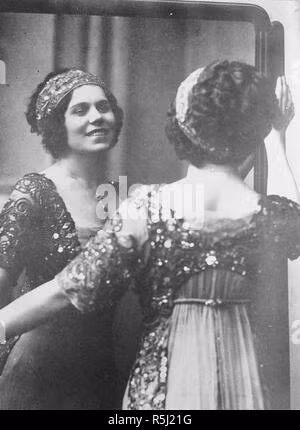 Cuối cùng, bà bị kết án 20 năm tù lao động khổ sai. Nữ ca sĩ danh tiếng một thời qua đời trong nhà tù ở thành phố Rennes của Pháp năm 1940.