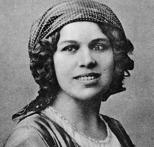 Về sau, Nadezhda kết hôn với Nikolai Skoblin. Vào năm 1931, vợ chồng nữ ca sĩ được tuyển dụng vào mạng lưới tình báo Liên Xô. Trong 6 năm hoạt động, vợ chồng Nadezhda đã cung cấp nhiều thông tin tình báo quan trọng cho Liên Xô, bao gồm những thông tin về tình trạng di dân khắp châu Âu thông qua các buổi biểu diễn của mình.