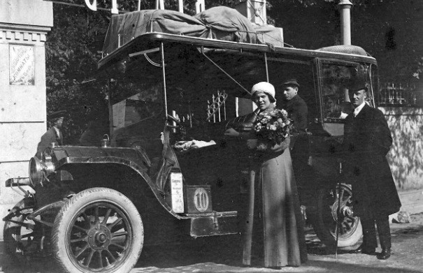 Trước khi trở thành ca sĩ, Nadezhda từng có ý định làm nữ tu. Về sau, bà thay đổi quyết định khi lựa chọn con đường ca hát và gặt hái được thành công lớn.