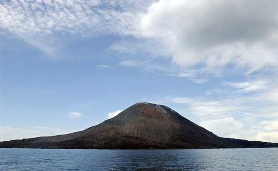 Không lâu sau, công chúng phát hiện tin tức về núi lửa Krakatoa không có thật nên vô cùng bức xúc. Trước sức ép của dư luận, phóng viên Samson bị tòa soạn đuổi việc.