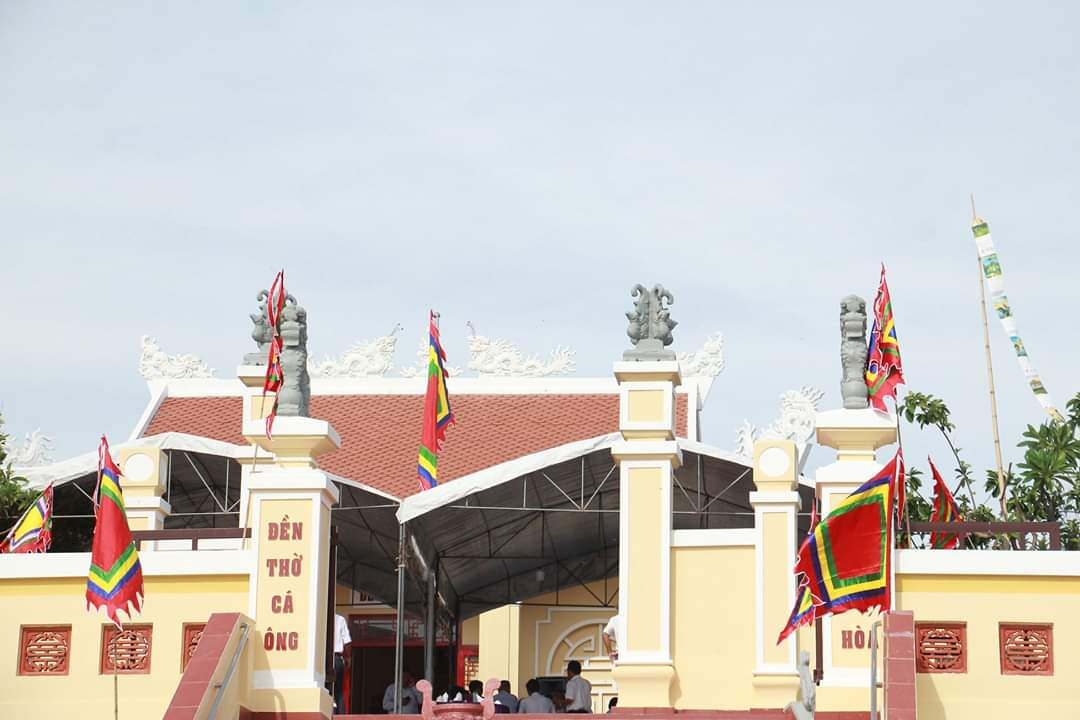 Hàng năm, ngư dân thường tổ chức lễ cầu ngư tại miếu Ngư Ông nhằm cầu mong mưa thuận gió hòa, đi biển được bình an.