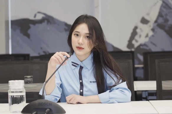 Nu sinh Hoc vien Ngoai giao vua xinh dep vua hoc gioi