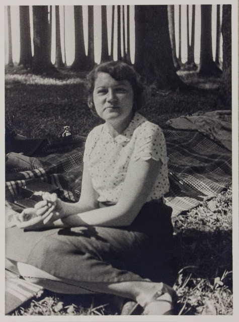 Geli Raubal là con gái của Angela - em gái cùng cha khác mẹ của Hitler. Theo đó, Geli Raubal gọi Hitler là chú.