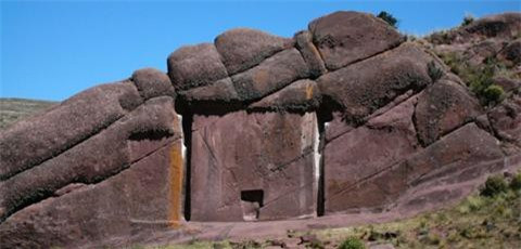 Do nằm ở địa hình hiểm trở và vắng người qua lại nên "cánh cổng của các vị thần" mãi mới được phát hiện.