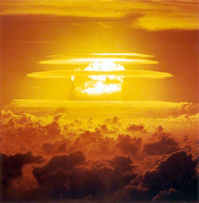 Castle Bravo là vụ thử hạt nhân mạnh thứ 5 trong lịch sử Nhật Bản. Mỹ tiến hành vụ thử vũ khí hạt nhân này tại đảo san hô Bikini, thuộc quần đảo Marshall vào ngày 1/3/1954.