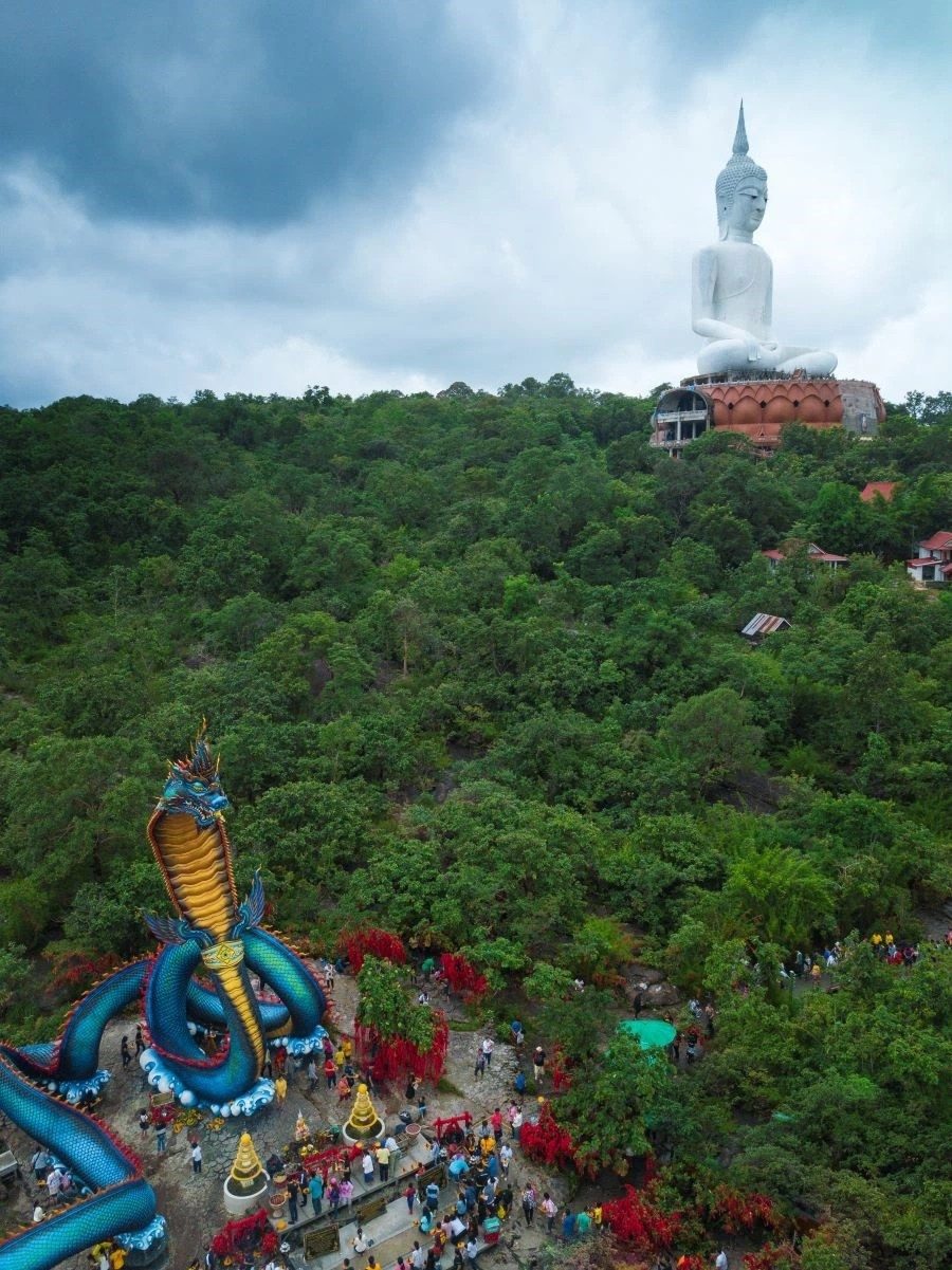 Với người dân Thái Lan, rắn là hồn của âm vật và là thần mẹ. Trong văn hóa tâm linh, rắn là vật linh thiêng.