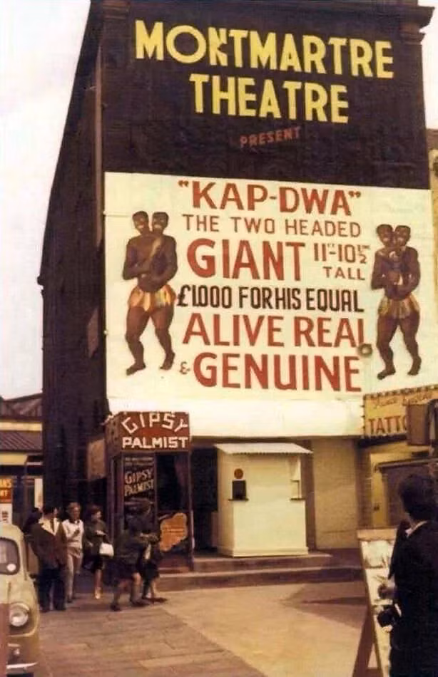 Theo lời ông Robert, người khổng lồ Kap Dwa được tìm thấy trong tình trạng tử vọng trên một bãi biển với một cây giáo lớn xuyên qua ngực.