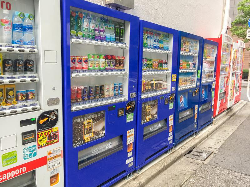 Nhật Bản có hơn 4 triệu máy bán hàng tự động. Không chỉ bán các loại đồ uống, người dân có thể mua nhiều mặt hàng khác tại các máy bán hàng tự động như: đồ ăn, truyện tranh, ô, thuốc lá, cơm hộp, bao cao su, đồ lưu niệm...