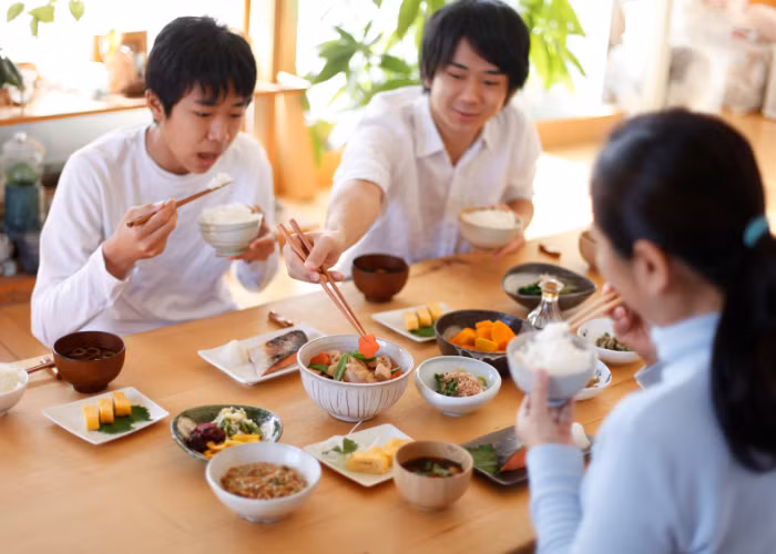 Theo một thống kê, mỗi năm Nhật Bản sử dụng khoảng 24 tỷ đôi đũa.