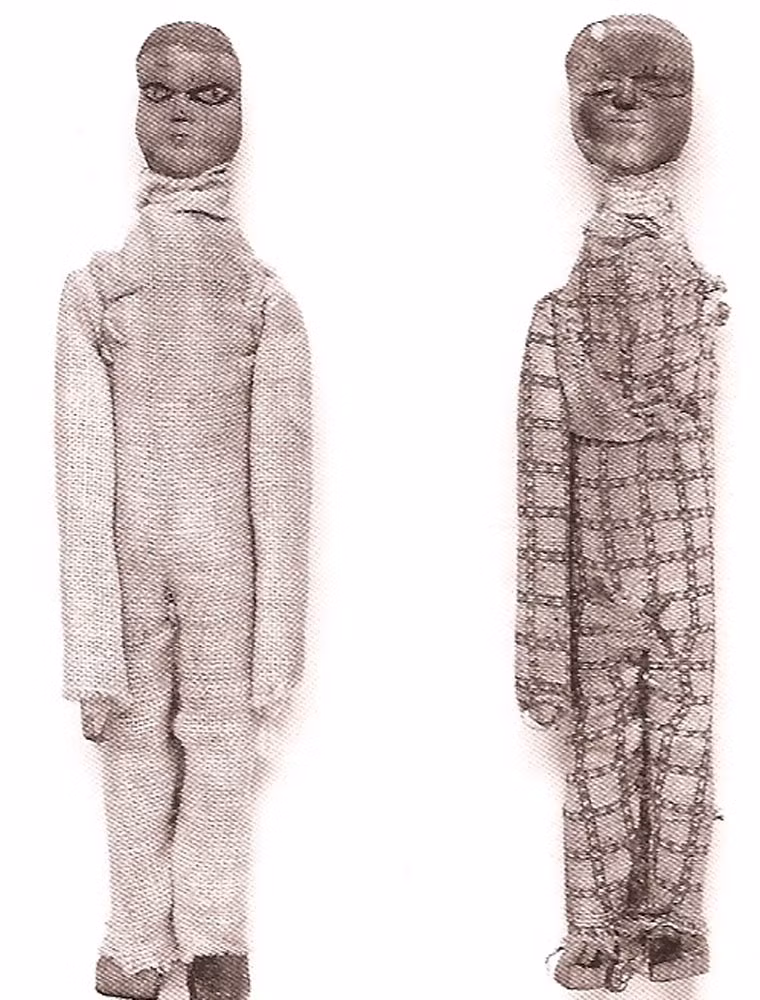 Theo tờ London Times số ra ngày 20/7/1836, số xác ướp tí hon này do 5 cậu bé tình cờ tìm thấy trong một hang nhỏ khi đi khi săn thỏ rừng ở Arthur’s Seat.