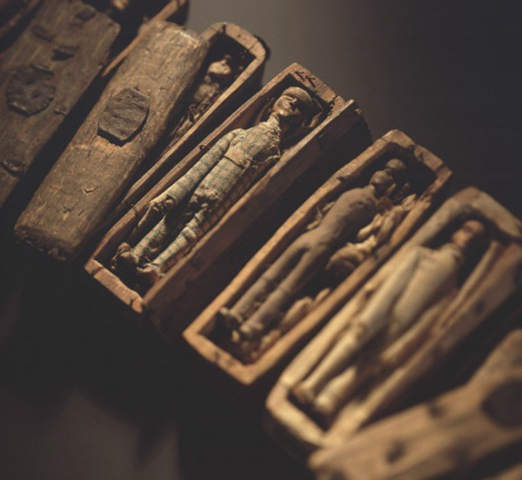 Cách đây 186 năm, một phát hiện gây chấn động dư luận. Đó là việc 17 xác ướp tí hon được tìm thấy ở Arthur's Seat - vùng đồi nằm phía Đông lâu đài Edinburgh, thuộc thành phố Edinburgh, Scotland.