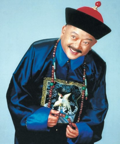 Theo sử sách, Hòa Thân là một trong số ít quan viên được hoàng đế Càn Long ban thưởng Hoàng Mã Quái. Thậm chí, tham quan này còn có tới hơn 20 chiếc. Thế nhưng, Hoàng Mã Quái không có tác dụng miễn tội chết cho quan lại phạm tội nghiêm trọng.