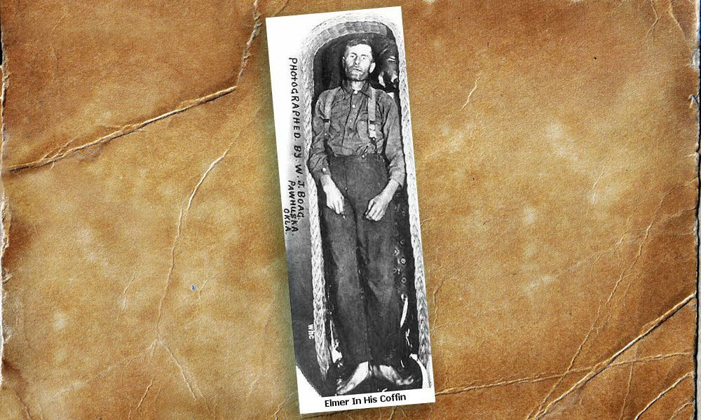 5 năm sau, một người đàn ông xuất hiện và tự nhận là anh em thất lạc của Elmer McCurdy. Người này muốn mang xác ướp tên cướp về California để chôn cất và nhận được sự đồng ý từ người đang trông giữ thi hài.