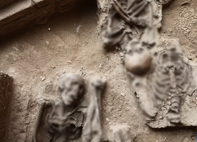 Tất cả thi hài được chôn cách mặt đất khoảng 30 cm. Một số bộ hài cốt ở trong tình trạng khá hoàn hảo.