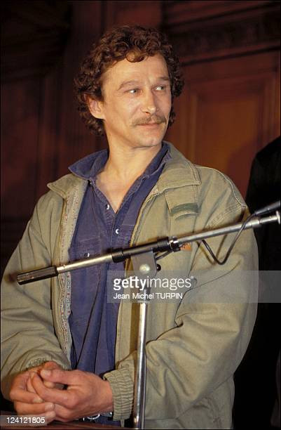 Sinh năm 1951 tại thị trấn San Quentin le Petit, cách Paris 200 km về phía Bắc, Michel bị bắt giữ khi thực hiện vụ cướp ngân hàng vào năm 1985. Theo đó, gã bị tòa tuyên án 18 năm tù không ân xá và thụ án ở nhà tù De Le Santé ở Paris.